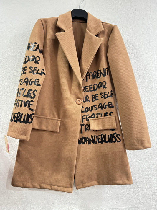 Abrigo Letras Camel